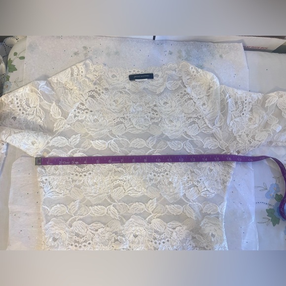 JOSIE NATORI
Imagine Allover
Lace Top Color: Warm White size M/L 
Good condition - Picture 11 of 13